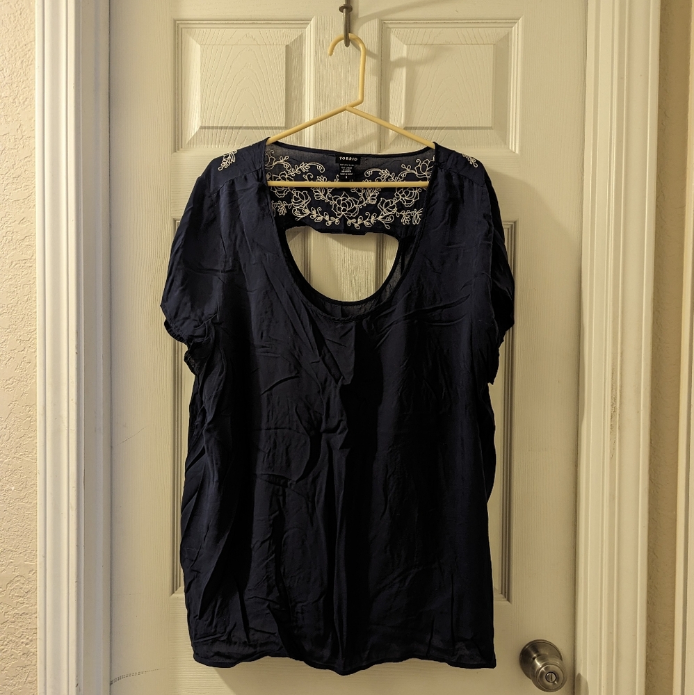 Torrid Size 3 Navy Blouse w/ White Embroidery and Back Cut Out